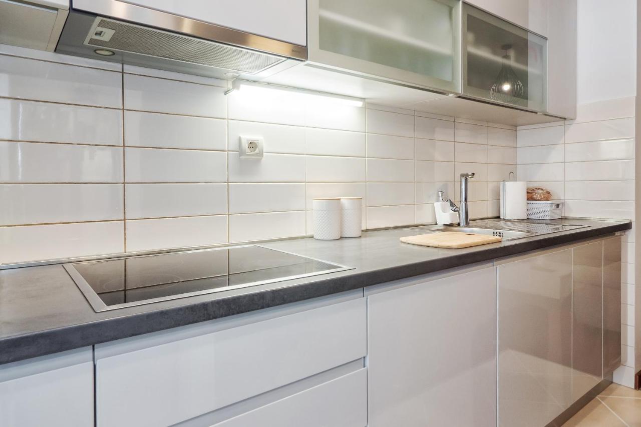 Airy 2-Br Apt W/ Open Layout & Modern Design Apartment สปลิท ภายนอก รูปภาพ