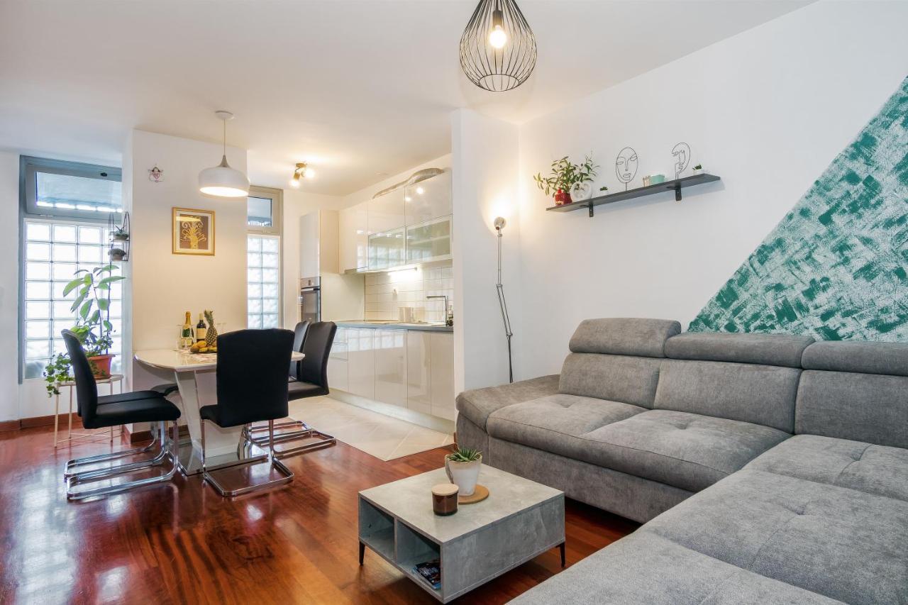 Airy 2-Br Apt W/ Open Layout & Modern Design Apartment สปลิท ภายนอก รูปภาพ