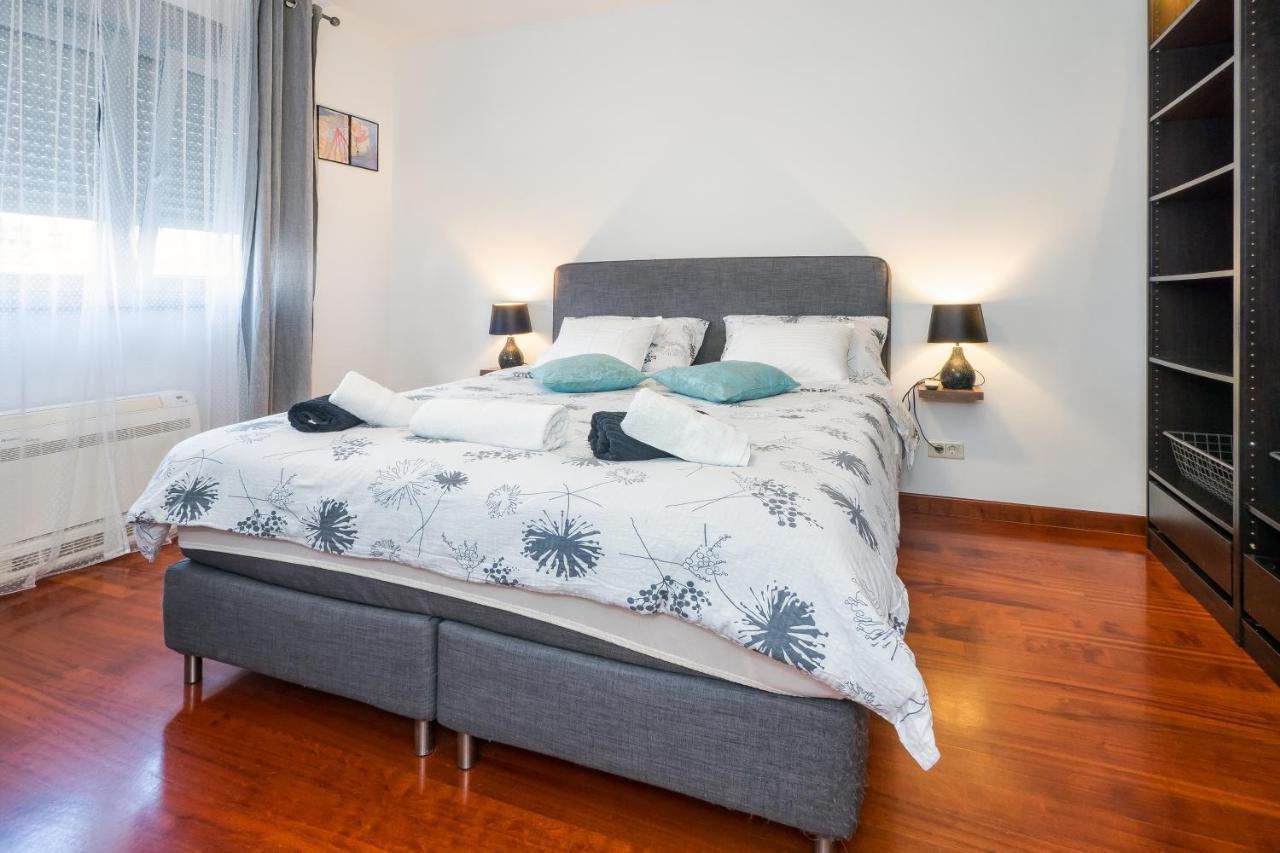 Airy 2-Br Apt W/ Open Layout & Modern Design Apartment สปลิท ภายนอก รูปภาพ