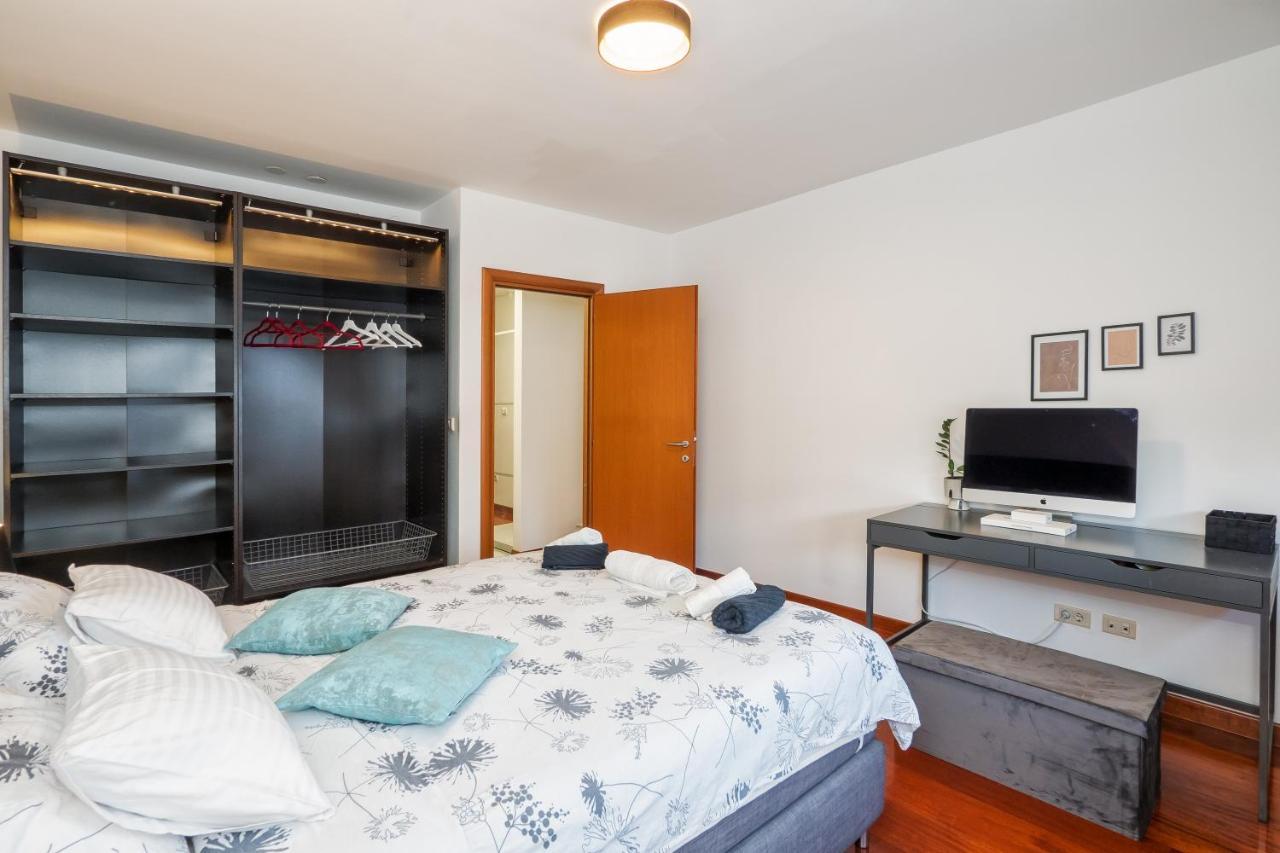 Airy 2-Br Apt W/ Open Layout & Modern Design Apartment สปลิท ภายนอก รูปภาพ