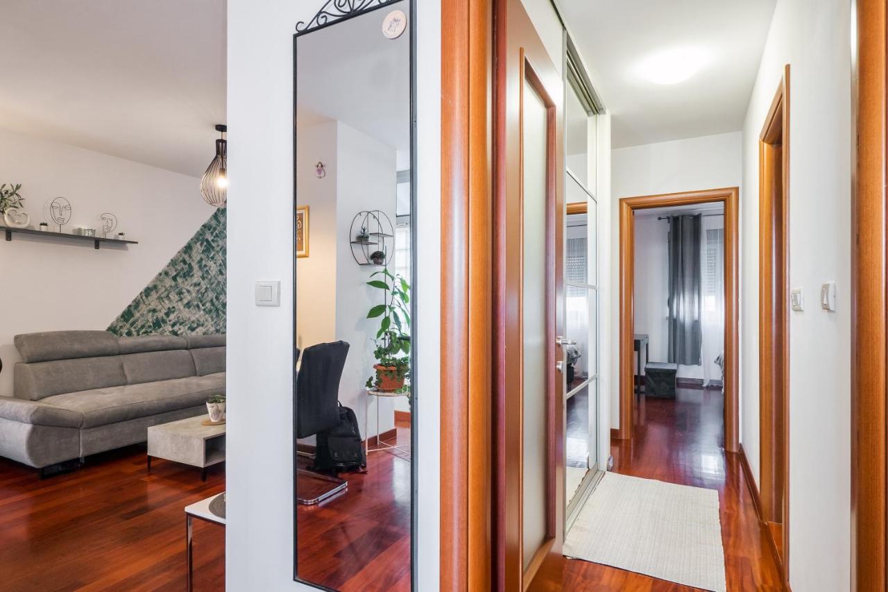 Airy 2-Br Apt W/ Open Layout & Modern Design Apartment สปลิท ภายนอก รูปภาพ