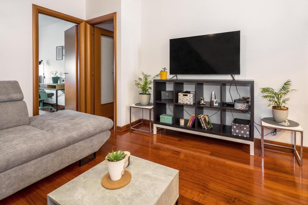 Airy 2-Br Apt W/ Open Layout & Modern Design Apartment สปลิท ภายนอก รูปภาพ