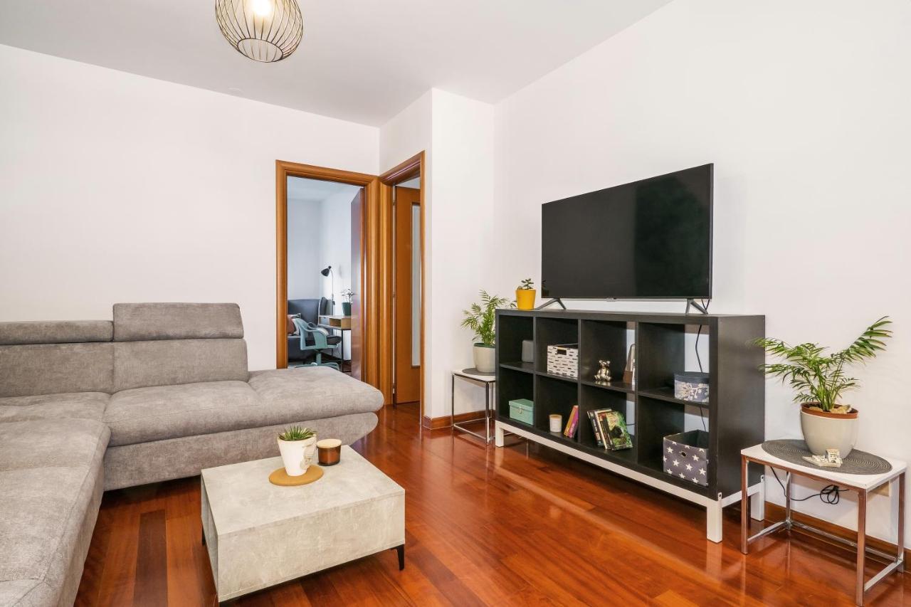 Airy 2-Br Apt W/ Open Layout & Modern Design Apartment สปลิท ภายนอก รูปภาพ