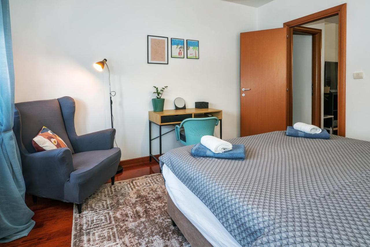 Airy 2-Br Apt W/ Open Layout & Modern Design Apartment สปลิท ภายนอก รูปภาพ